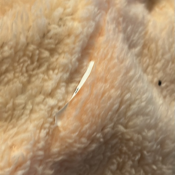 True Gear North insulated beanie with puff ball on top - Picture 4 of 4